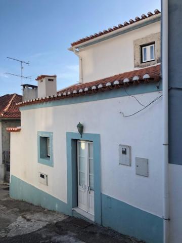 Typical Small House Near Lisbon Oeiras Exterior photo